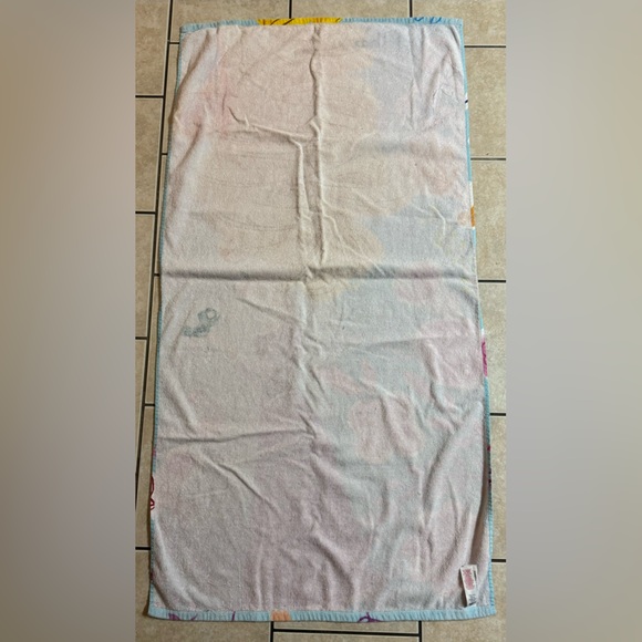 ✨ Disney Rupunzle TV Show Beach Towel ✨ - Picture 2 of 3